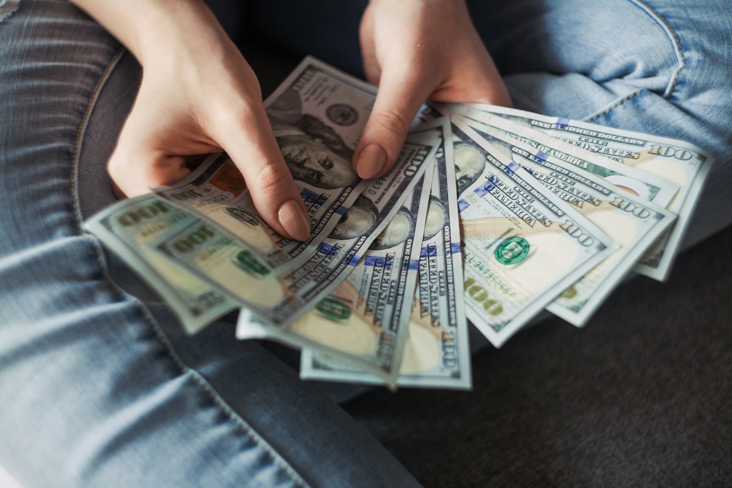 親の通帳から勝手にお金を引き出すのは罪になる？無断引き出し・使い込みの対処法